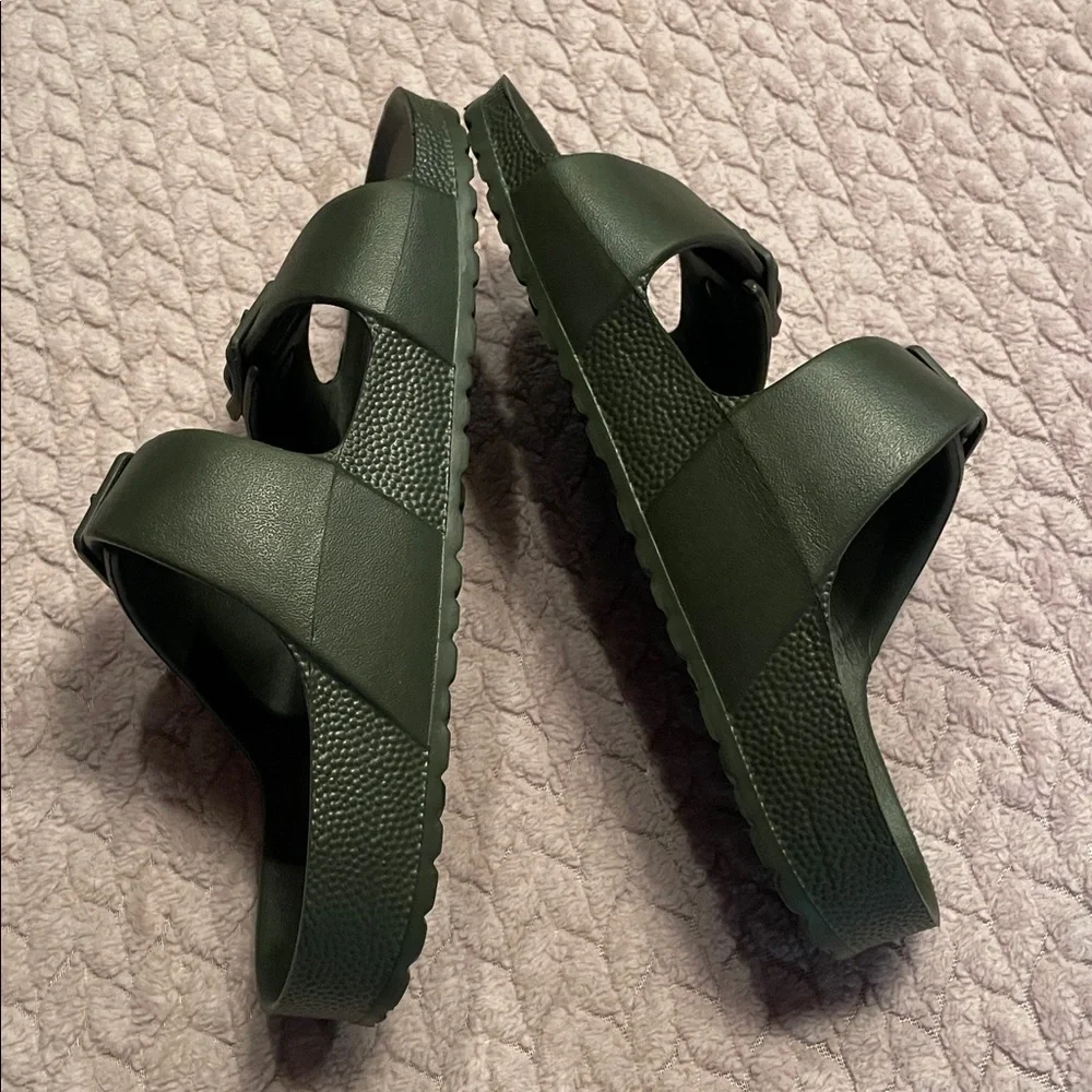 Goodfellow Men’s Two Strap Sandal - size 8